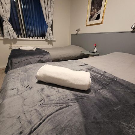 B&B ゲストハウス ベッド アンド ブレックファースト ケフラヴィク センター ケプラヴィーク エクステリア 写真