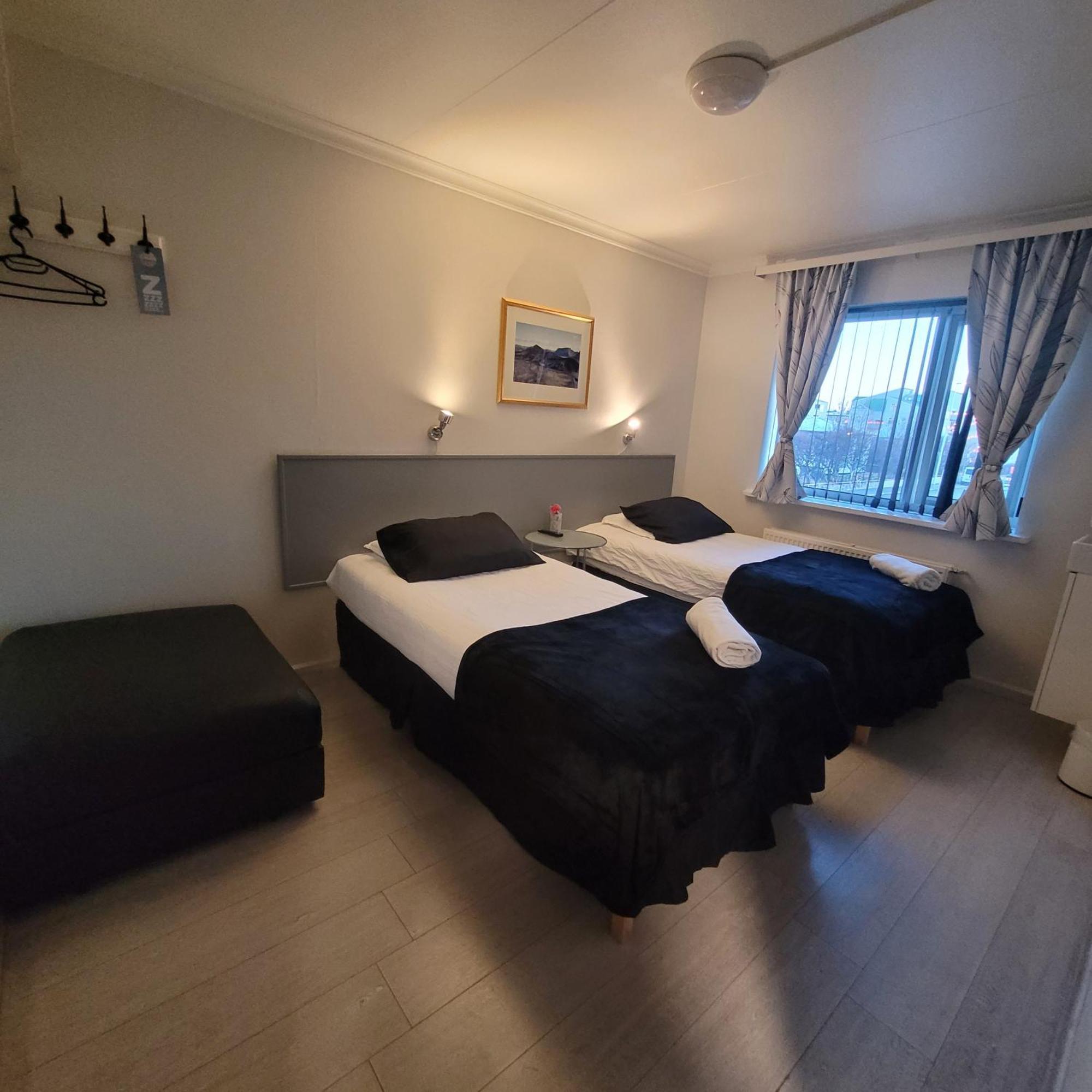 B&B ゲストハウス ベッド アンド ブレックファースト ケフラヴィク センター ケプラヴィーク エクステリア 写真